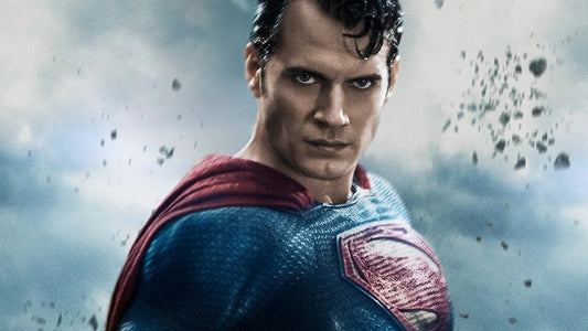 Henry Cavill como Superman en el traje de Man of Steel