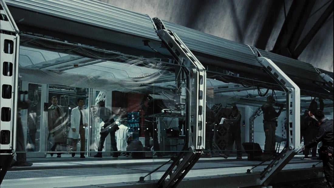 Científicos con bata blanca en un laboratorio acristalado de S.T.A.R. Labs, en Zack Snyder's Justice League