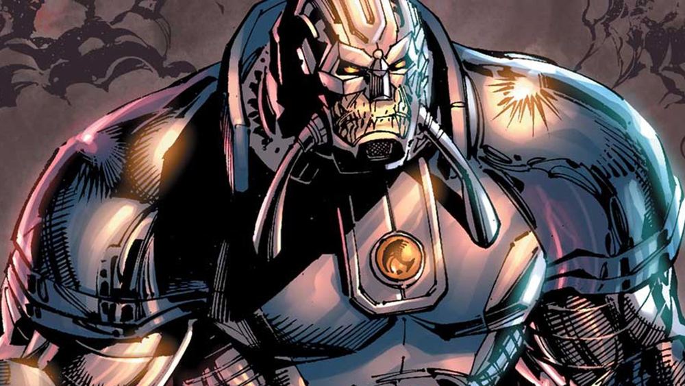El Anti-Monitor con armadura de plata y rostro mecánico, en los cómics