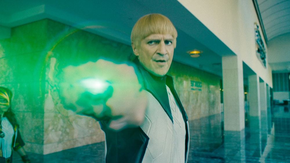 Nathan Fillion como Guy Gardner, anillo verde tendido, en Superman 2025