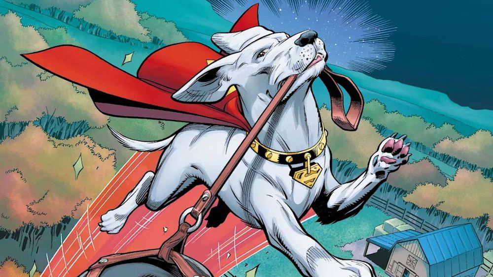 Krypto, perro blanco con capa roja, correa en la boca, en vuelo