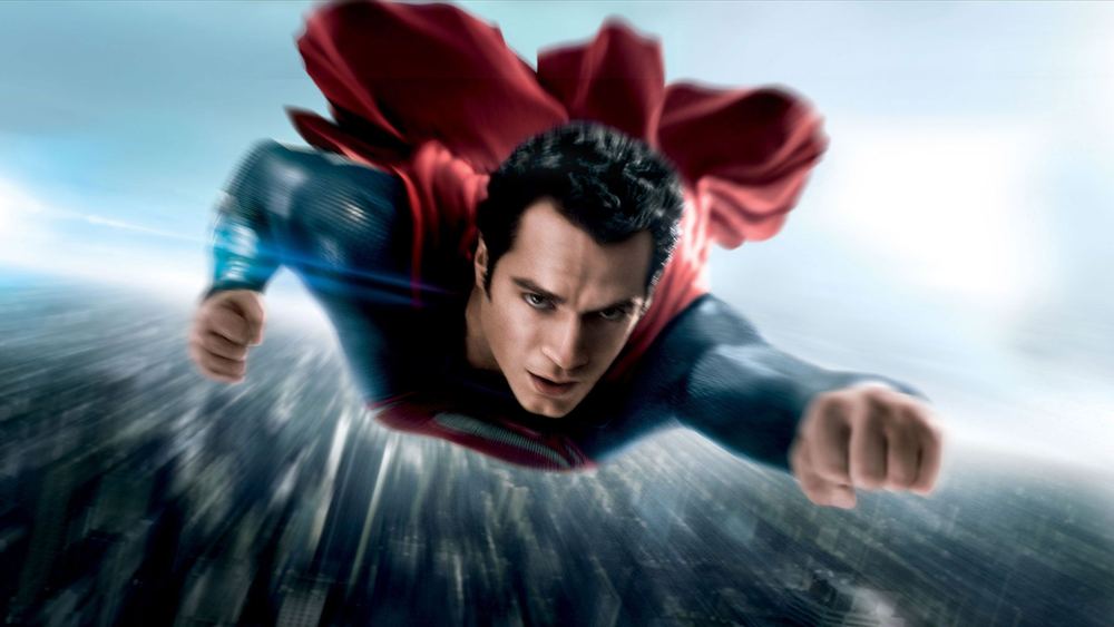 Superman volando sobre las nubes en El hombre de acero
