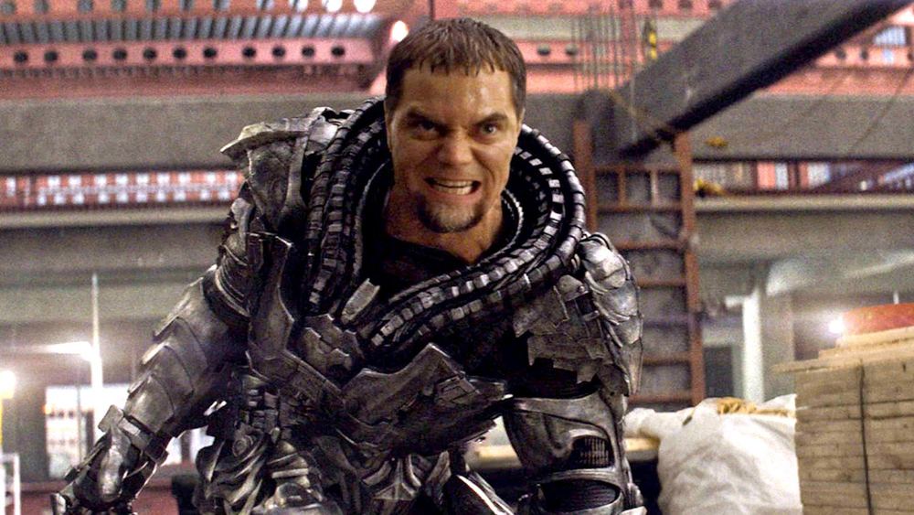 Michael Shannon como el general Zod, armadura kryptoniana, en Man of Steel