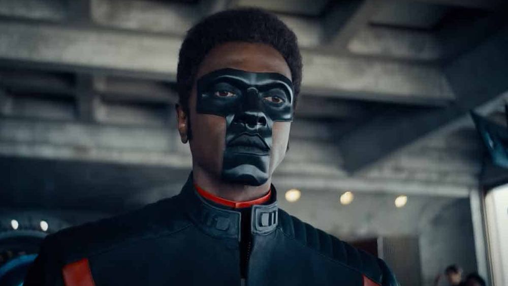 Mister Terrific, con la máscara negra en el rostro, en la película Superman de 2025