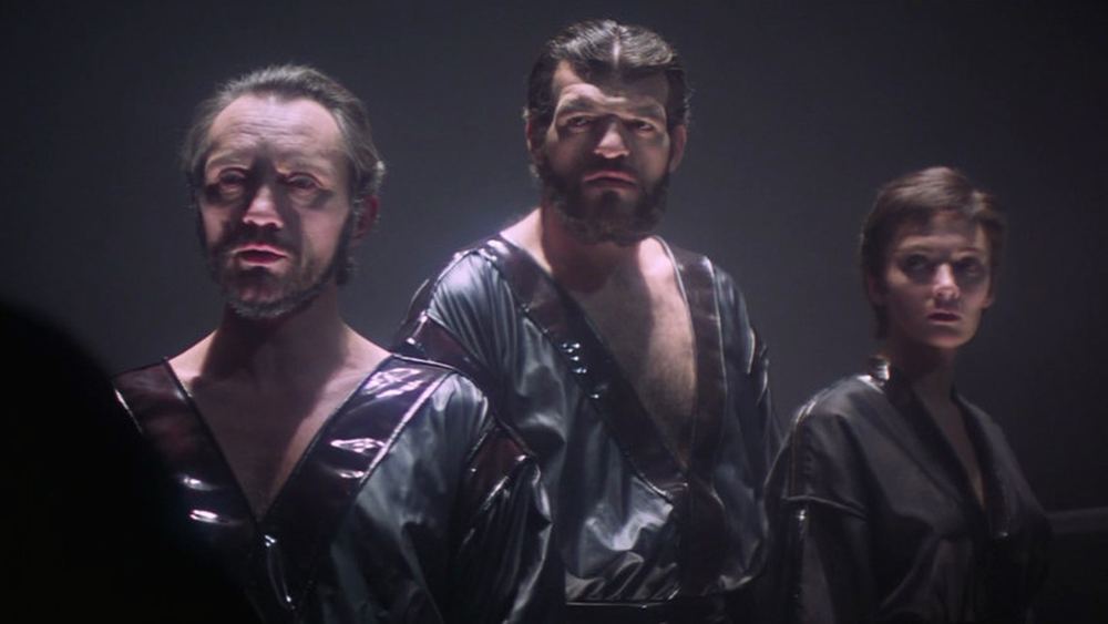 Jack O'Halloran como Non, en el centro, entre Zod y Ursa en Superman II