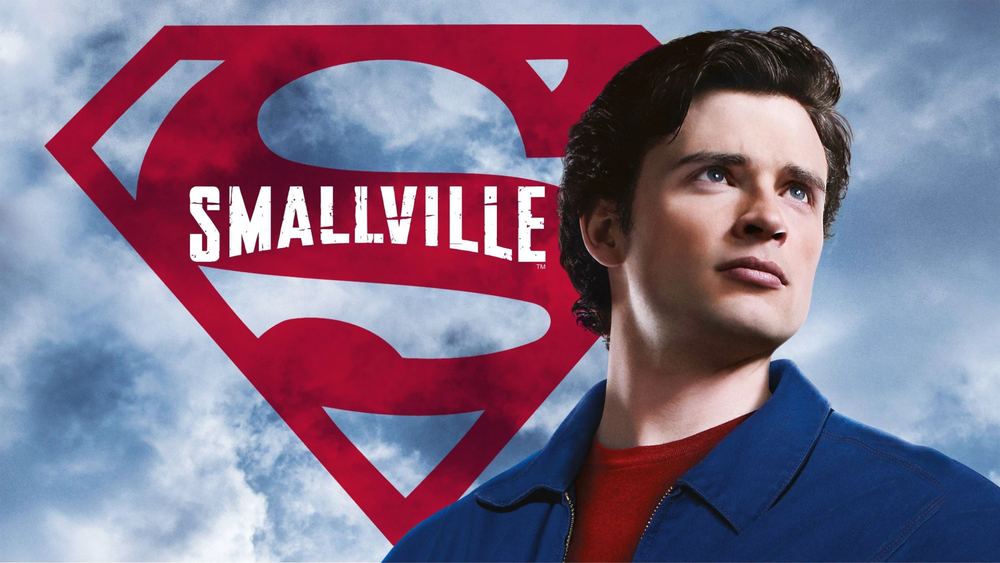 Clark Kent ante el logotipo de la serie Smallville